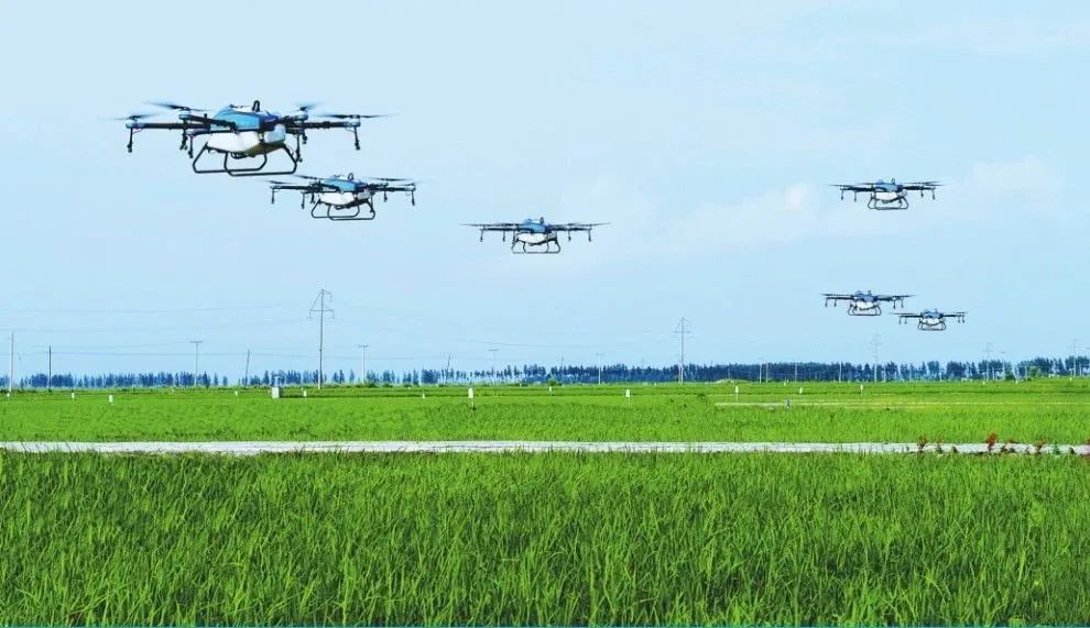 Japan launched intelligent agricultural fertilization UAV and automatic Rice transplanter-msoen