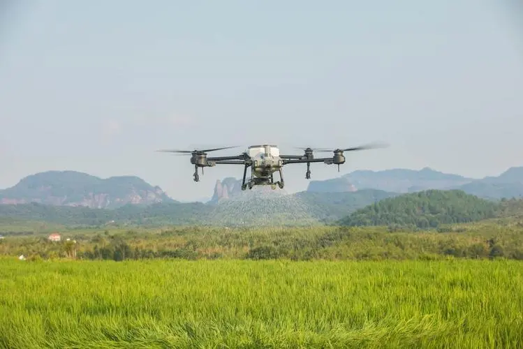 Flying Drones in the Field to Drill Smart Wells in Oil Layers-msoen