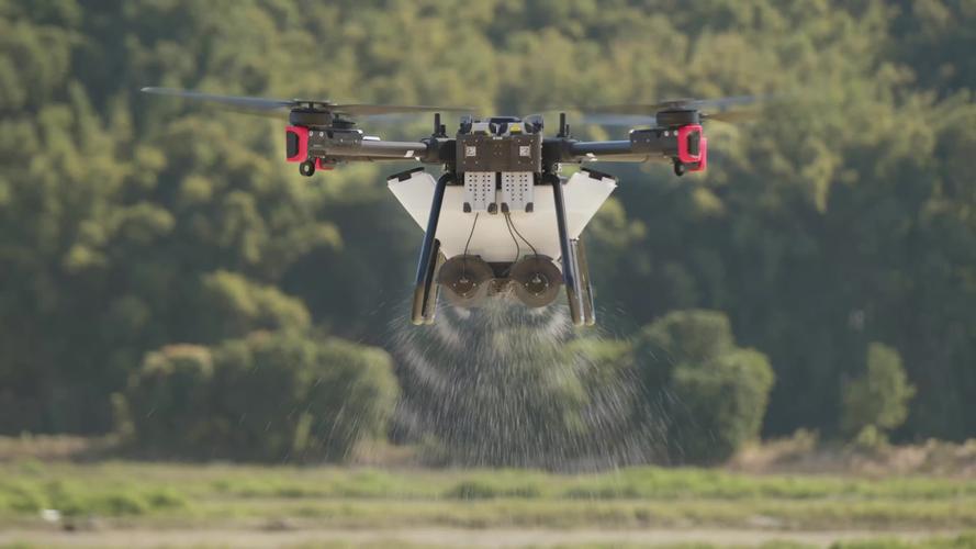 Drones fly to prevent rice diseases and pests-msoen