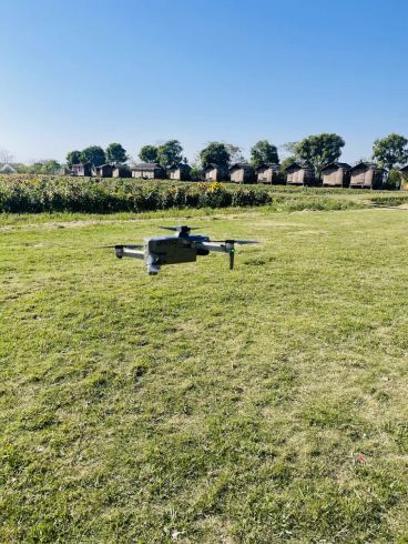 Follow-Me Mode Drone: Effortlessly Capture Group Memories and Wildlife Wonders-msoen